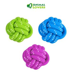 Ofertas 9 La Pelota de Perro Cuerda 10cm es el juguete ideal para mantener a tu perro grande o mediano feliz, activo y entretenido. Con un diámetro de 10 cm, esta pelota de cuerda entrelazada está diseñada para soportar juegos intensos y es perfecta para lanzamientos y tirones. Disponible en tres colores brillantes—turquesa, rosa y verde—este juguete no solo es funcional sino también visualmente atractivo para tu perro. Ofrece un excelente ejercicio físico y mental, fomentando la diversión y la salud de tu mascota mientras fortalece el vínculo entre ustedes. Descubre cómo la Pelota de Perro Cuerda 10cm puede mejorar la calidad de vida de tu perro.