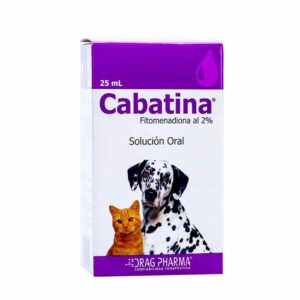 Medicamentos 3 Cabatina es una solución oral esencial para el tratamiento de intoxicaciones por rodenticidas anticoagulantes y trastornos hemorrágicos en perros y gatos. Cabatina se utiliza para combatir la formación defectuosa de factores de coagulación dependientes de vitamina K, restaurando así la capacidad del organismo para controlar la coagulación de la sangre y prevenir hemorragias. Este producto es una herramienta vital en la medicina veterinaria para manejar casos críticos de intoxicación y problemas de coagulación.