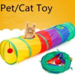 Tunel-gatos.jpg Túnel Gatos Arcoiris es el accesorio perfecto para transformar el espacio de juego de tu felino en un paraíso de diversión y aventura. Este túnel no solo ofrece un lugar emocionante para que tu gato se esconda y juegue, sino que también añade un toque vibrante y alegre a tu hogar con sus colores de arcoiris. Diseñado con materiales duraderos y una estructura versátil, el Túnel Gatos Arcoiris es ideal para mantener a tu gato activo, estimulado y entretenido durante horas.