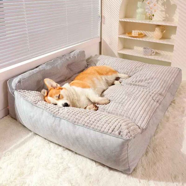 Cama Perro Grande Lavable de Estilo Sofá en talla L esta pensada para brindar a tu querido amigo de cuatro patas el lujo y la comodidad que se merece. Diseñada para satisfacer las necesidades de descanso de perros de gran tamaño, esta cama combina funcionalidad, durabilidad y estilo en un paquete excepcional.