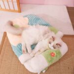 cama-para-gayo-con-funda-y-almohada Cama para Gato con Funda y Almohada Hoopet está diseñada para brindar a tu felino consentido un lugar acogedor y elegante donde pueda dormir y relajarse con estilo.