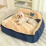 Cama para Perros Medianos Piel Cotelé M Cotelé en Tamaño L es el lugar perfecto para que tu mascota se relaje y descanse cómodamente. Fabricada con materiales de alta calidad, esta cama presenta un exterior de piel cotelé suave al tacto que brinda calidez y comodidad a tu mascota.